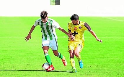 Juanjo volverá a ocupar el flanco diestro de la zaga del filial verdiblanco. Juanjo volverá a ocupar el flanco diestro de la zaga del filial verdiblanco.