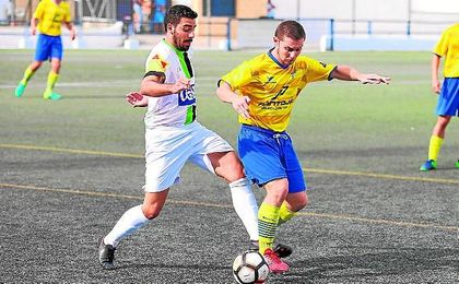 La expulsión coronileña tan pronto, clave en el partido. La expulsión coronileña tan pronto, clave en el partido.