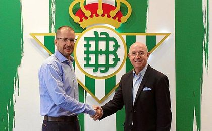 José Juan ha renovado hasta 2019. José Juan ha renovado hasta 2019.