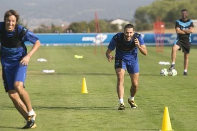 Tomás Pina se entrena al margen del grupo y es duda para viajar a Badajoz Tomás Pina se entrena al margen del grupo y es duda para viajar a Badajoz