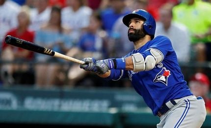 Azulejos hace agente libre a Bautista Azulejos hace agente libre a Bautista