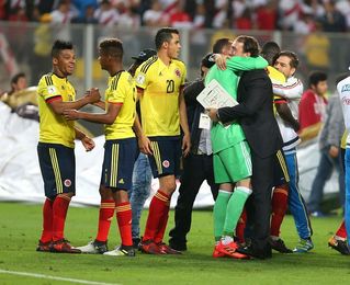 Messi salva a Argentina, que con Brasil, Uruguay y Colombia son felices los cuatro Messi salva a Argentina, que con Brasil, Uruguay y Colombia son felices los cuatro