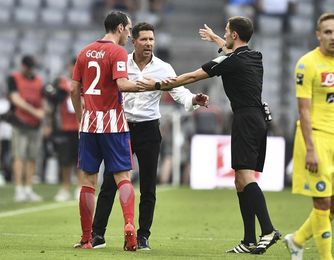 Simeone sigue con la preparación del equipo a la espera de Giménez y Godín Simeone sigue con la preparación del equipo a la espera de Giménez y Godín