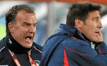 Berizzo fue segundo entrenador de Bielsa en Chile. Berizzo fue segundo entrenador de Bielsa en Chile.