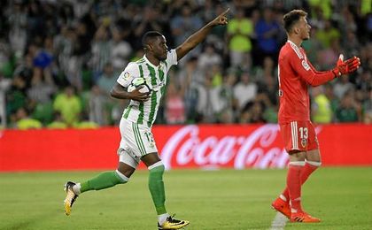 Joel Campbell celebra su gol ante el Valencia. Joel Campbell celebra su gol ante el Valencia.