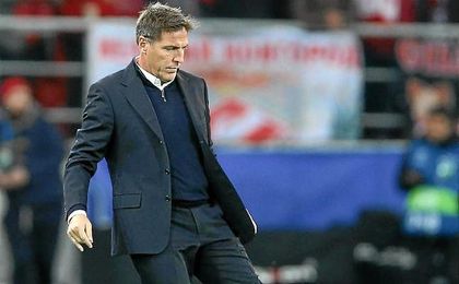 Berizzo, en la banda del Otkrytie Arena. Berizzo, en la banda del Otkrytie Arena.