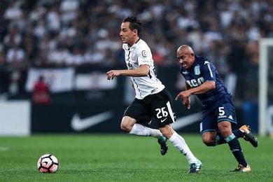 El Santos empata en casa y le recorta tan solo un punto al líder Corinthians El Santos empata en casa y le recorta tan solo un punto al líder Corinthians