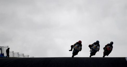 Mir cierra el primer día al frente de la tabla en Moto 3 Mir cierra el primer día al frente de la tabla en Moto 3