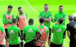 Betis-Alavés: Solvencia atrás para gozar como un niño