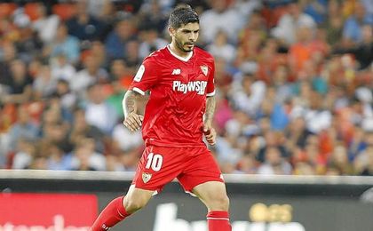 Banega, en un lance del partido en Mestalla. Banega, en un lance del partido en Mestalla.