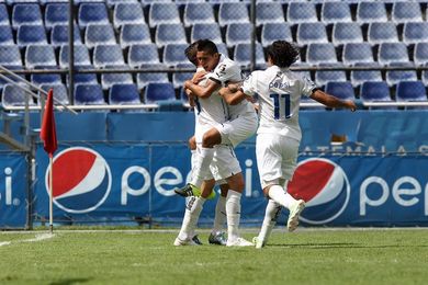 3-0. Comunicaciones golea a Malacateco en el tiempo añadido 3-0. Comunicaciones golea a Malacateco en el tiempo añadido