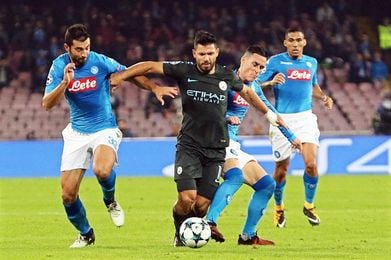 2-4. El City gana en Nápoles con gol histórico de Agüero y ya está en octavos 2-4. El City gana en Nápoles con gol histórico de Agüero y ya está en octavos