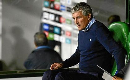 Setién, en el banquillo del Villamarín. Setién, en el banquillo del Villamarín.