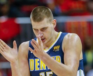 112-104. Jokic contribuyó con su mejor anotación al triunfo de los Nuggets 112-104. Jokic contribuyó con su mejor anotación al triunfo de los Nuggets