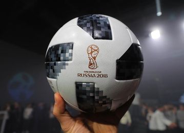 Presentado "Telstar 18", el balón oficial del Mundial de Rusia 2018 Presentado "Telstar 18", el balón oficial del Mundial de Rusia 2018