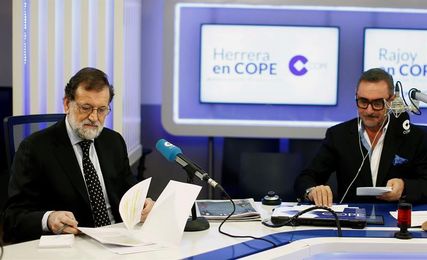 Rajoy resta importancia a polémica sobre la camiseta de la selección española Rajoy resta importancia a polémica sobre la camiseta de la selección española