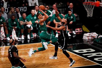102-109. Irving tiene un regreso triunfal y amplía la racha de los Celtics 102-109. Irving tiene un regreso triunfal y amplía la racha de los Celtics