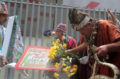 Brujos y chamanes hacen rituales para asegurar la clasificación de Perú a Rusia Brujos y chamanes hacen rituales para asegurar la clasificación de Perú a Rusia