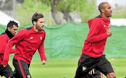 Franco Vázquez y Nzonzi, durante un entrenamiento Franco Vázquez y Nzonzi, durante un entrenamiento