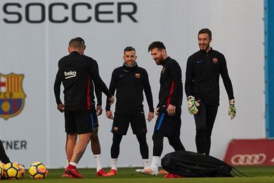 Piqué no viajará con el equipo y se incorporará en el estadio del Leganés Piqué no viajará con el equipo y se incorporará en el estadio del Leganés