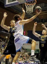 75-64. El Obradoiro se acerca a la Copa tras derrotar al Tenerife 75-64. El Obradoiro se acerca a la Copa tras derrotar al Tenerife