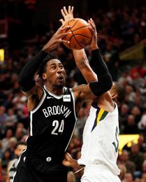85-125. Hood y los Jazz logran su primer triunfo fuera de su campo 85-125. Hood y los Jazz logran su primer triunfo fuera de su campo
