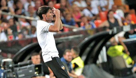 Marcelino, expulsado en Cornellà, no estará en el banquillo ante el Barcelona Marcelino, expulsado en Cornellà, no estará en el banquillo ante el Barcelona
