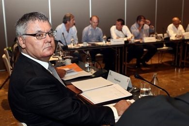 La Asamblea de la ACB condecora a Francisco Roca pero no aprueba las cuentas La Asamblea de la ACB condecora a Francisco Roca pero no aprueba las cuentas