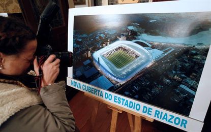 El Ayuntamiento adjudica la obra de Riazor por 7,2 millones y se hará en tres meses El Ayuntamiento adjudica la obra de Riazor por 7,2 millones y se hará en tres meses