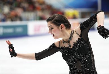 La bicampeona mundial de patinaje Yevguenia Medvédeva, con un pie escayolado La bicampeona mundial de patinaje Yevguenia Medvédeva, con un pie escayolado