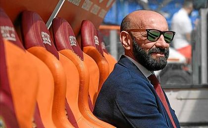 Monchi dice que el Sevilla está en torno a los 200 millones de ingresos. Monchi dice que el Sevilla está en torno a los 200 millones de ingresos.
