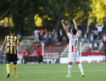 2-1. Peñarol cae ante River y desperdicia el chance de ser campeón anticipado del fútbol en Uruguay 2-1. Peñarol cae ante River y desperdicia el chance de ser campeón anticipado del fútbol en Uruguay