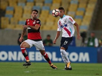 2-1. Con goles de Juan y Vizeu, Flamengo salva los muebles ante Junior 2-1. Con goles de Juan y Vizeu, Flamengo salva los muebles ante Junior
