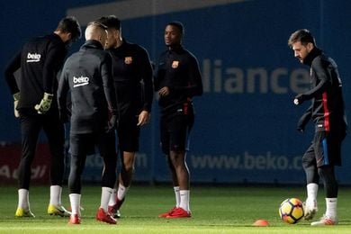 Ovación a Messi por su renovación en la última sesión antes de Mestalla Ovación a Messi por su renovación en la última sesión antes de Mestalla