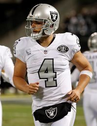 21-14. Carr dirige a los Raiders en un partido ensombrecido por una pelea contra los Broncos 21-14. Carr dirige a los Raiders en un partido ensombrecido por una pelea contra los Broncos
