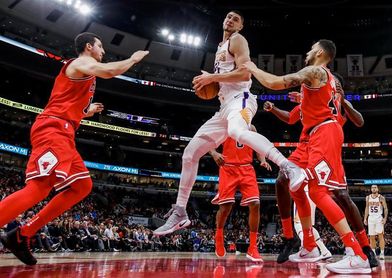 99-104. Booker regresa al equipo como líder encestador en victoria de Suns sobre los Bulls 99-104. Booker regresa al equipo como líder encestador en victoria de Suns sobre los Bulls