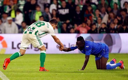 Djené amplía su contrato con el Getafe hasta 2023 Djené amplía su contrato con el Getafe hasta 2023