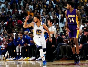 123-127. Curry sella el triunfo de los líderes Warriors en la prórroga 123-127. Curry sella el triunfo de los líderes Warriors en la prórroga