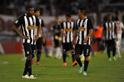 Alianza Lima acaricia su primer título nacional en once años Alianza Lima acaricia su primer título nacional en once años