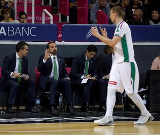 Unicaja recibe al Joventut con la urgencia de romper racha de seis derrotas Unicaja recibe al Joventut con la urgencia de romper racha de seis derrotas