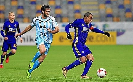 Tavares evita otro desliz del Maribor. Tavares evita otro desliz del Maribor.