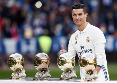 Ronaldo, favorito para ganar su quinto Balón de Oro e igualar a Messi Ronaldo, favorito para ganar su quinto Balón de Oro e igualar a Messi