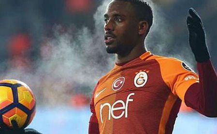 Carole se viste del Galatasaray Carole se viste del Galatasaray
