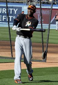 Dee Gordon llega a los Marineros traspasado por los Marlins, que reciben tres jugadores Dee Gordon llega a los Marineros traspasado por los Marlins, que reciben tres jugadores