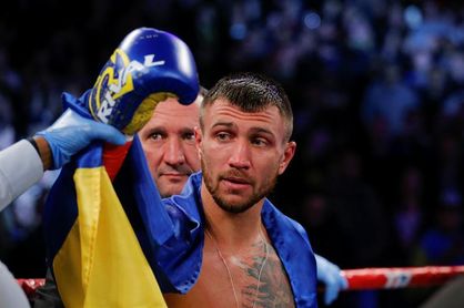 Lomachenko retiene título del peso ligero junior de la OMB, tras el abandono de Rigondeaux Lomachenko retiene título del peso ligero junior de la OMB, tras el abandono de Rigondeaux
