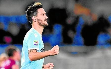 El canterano del Sevilla está yendo a la selección y llamando la atención de los grandes. El canterano del Sevilla está yendo a la selección y llamando la atención de los grandes.
