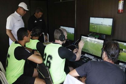 Larrea: "El VAR traerá controversias y tendrá problemas porque opinan todos" Larrea: "El VAR traerá controversias y tendrá problemas porque opinan todos"