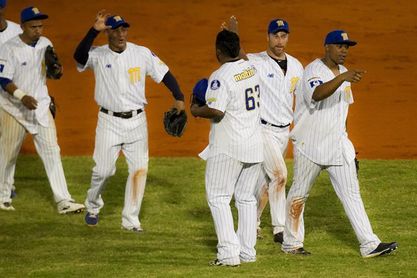 Los Cardenales vence a los Magallanes, alarga su cadena de triunfos y se acerca a la cima Los Cardenales vence a los Magallanes, alarga su cadena de triunfos y se acerca a la cima