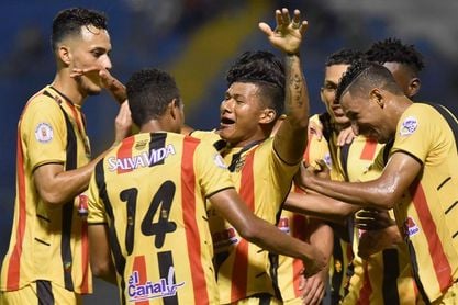 3-0. Real España vence al Marathón y da un importante paso en la semifinal de Honduras 3-0. Real España vence al Marathón y da un importante paso en la semifinal de Honduras