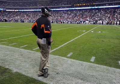 Bengals dan a Lewis contrato por dos años más como su entrenador en jefe Bengals dan a Lewis contrato por dos años más como su entrenador en jefe